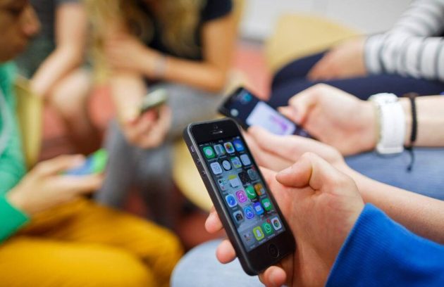 بررسی علمی تاثیر شبکه‌های اجتماعی بر سلامت روان و پیامدهای مثبت و منفی آن