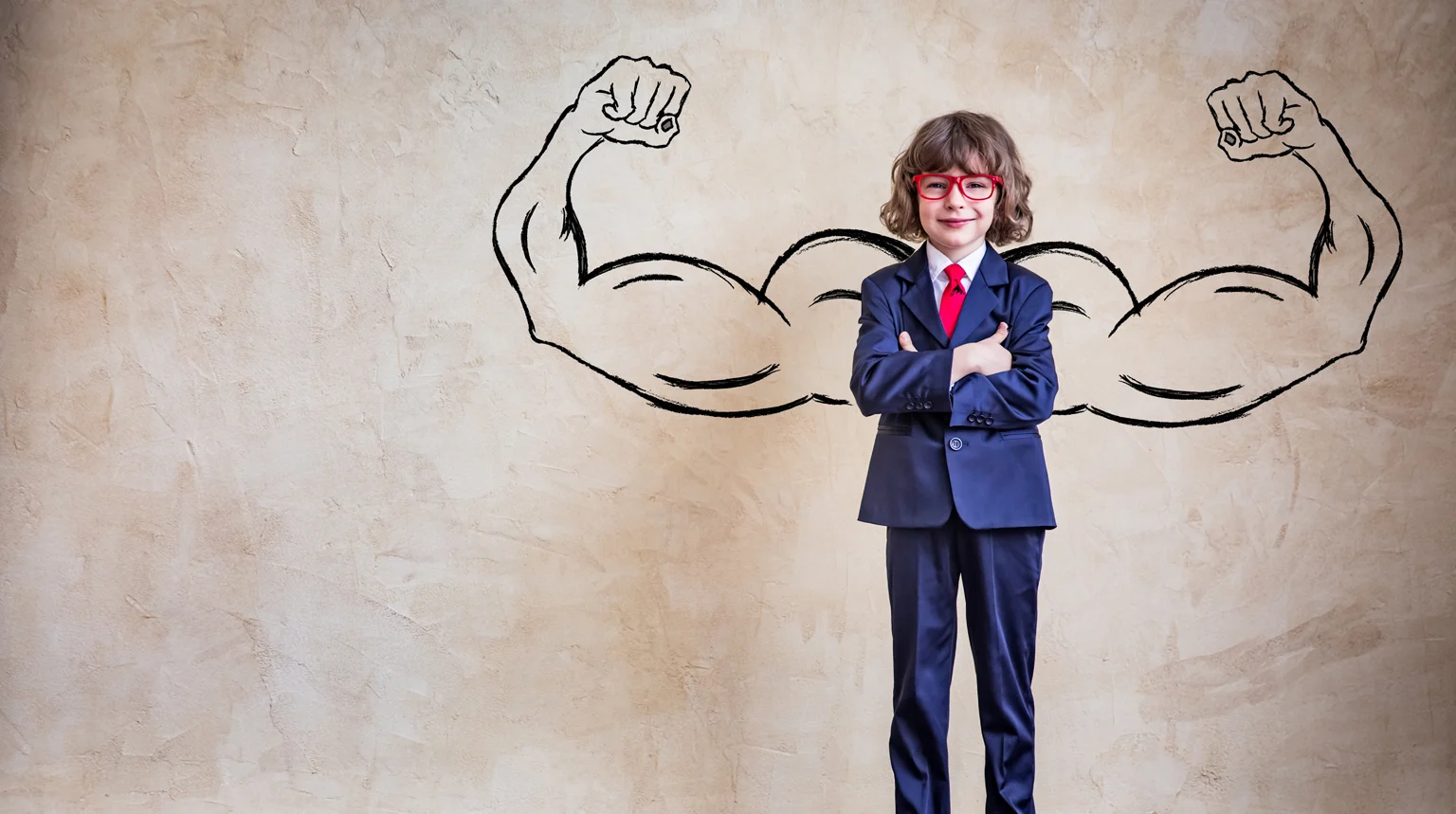 اعتماد به نفس به زبان ساده به فرد کمک می‌کند تا با تمرین‌های روزانه و تمرکز بر نقاط قوت، خودباوری خود را افزایش دهد