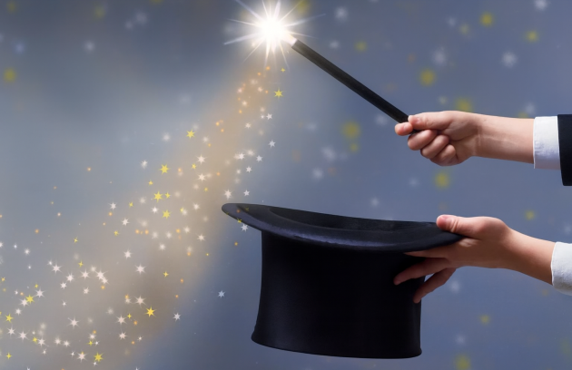 «دست‌های یک جادوگر در حال اجرای حقه جادویی با یک چوب جادویی درخشان و یک کلاه سیاه، در پس‌زمینه‌ای پر از ستاره‌های نورانی و افکت‌های جادویی.» برای تفکر جادویی در وسواس