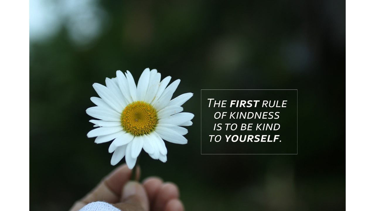 عکس گل و نوشته ای در عکس کنار آن