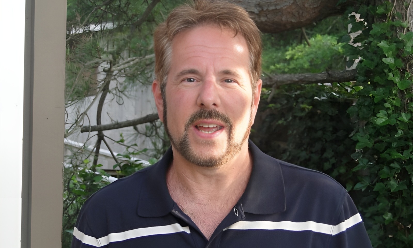 نمودار طرحواره‌درمانی بر اساس نظریه جفری یانگ که ارتباط بین طرحواره‌ها، نیازهای هیجانی و الگوهای رفتاری را نشان می‌دهد.