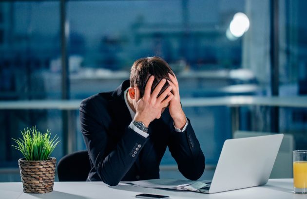 ۵ نشانه پنهان فرسودگی روانی که اغلب افراد با استرس معمولی اشتباه میگیرند